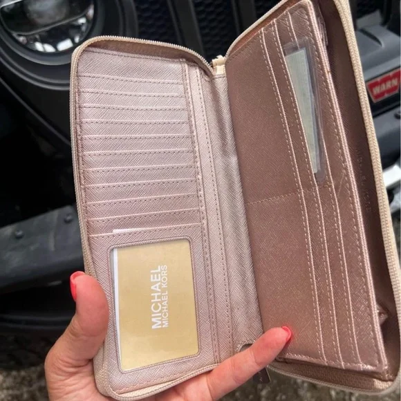 Rose gold mk wristlet - Picture 4 of 4